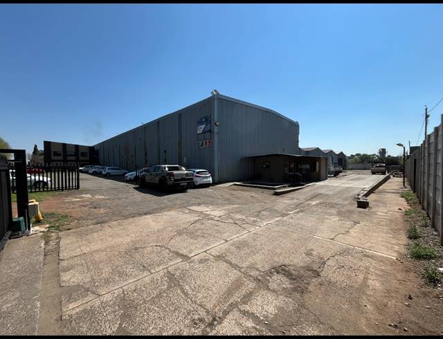 9,300M² WAREHOUSE FOR SALE IN VULCANIA